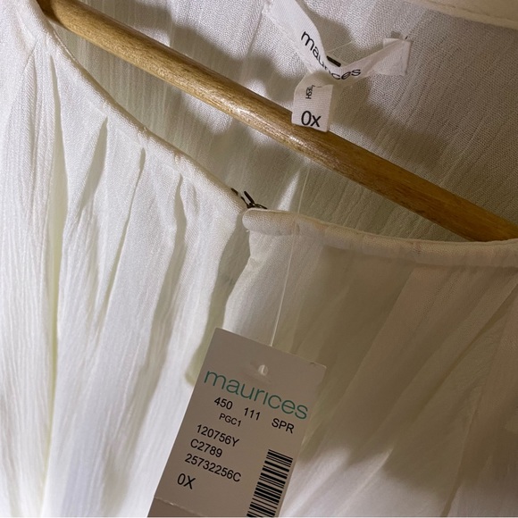 Maurices Cream White Flowy 3/4 Sleeve Blouse Top 0X - Picture 2 of 4